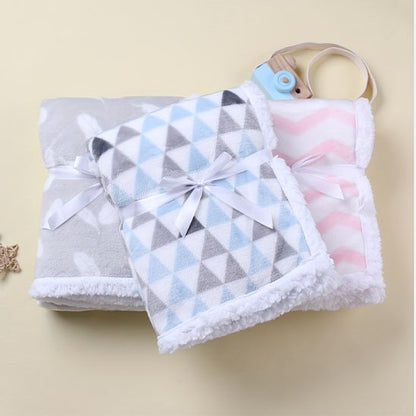 Couverture bébé grise, bleu et rose
