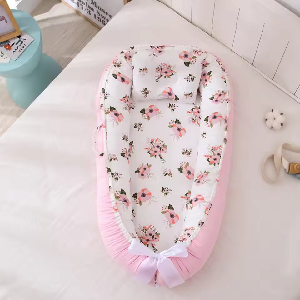 reducteur de lit bebe fleurie rose